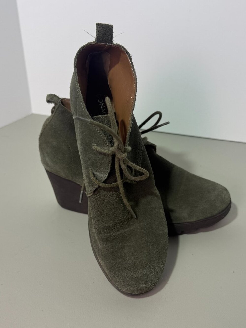 Donald J Pliner Makko Olive Green Suede Wedge Booties 7.5 M Chukka